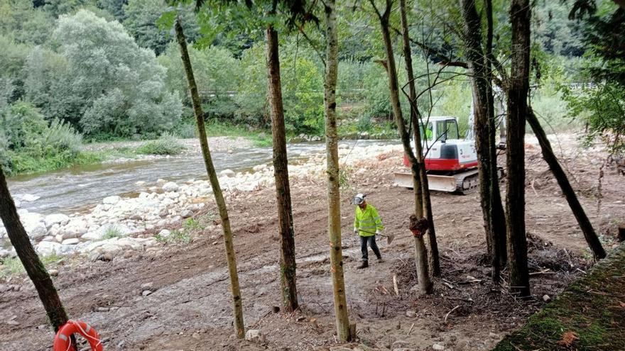 Los empresarios aseguran que la playa fluvial será un &quot;revulsivo&quot; para Laviana