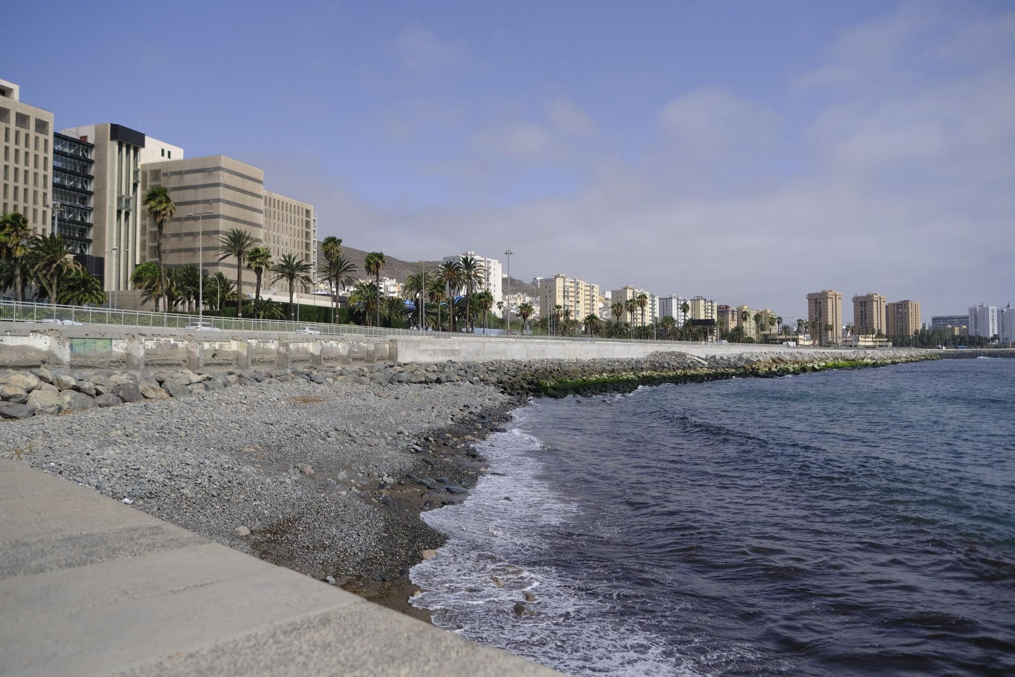 Los vecinos se quejan del pésimo estado del paseo del barrio de San Cristóbal