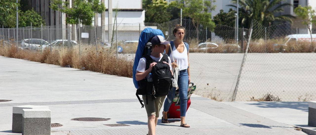 Los baleares, los menos viajeros y más gastadores