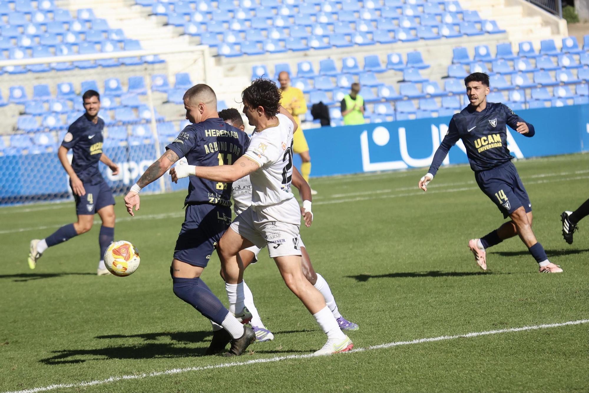 El UCAM Murcia CF contra el Puente Genil en fotos