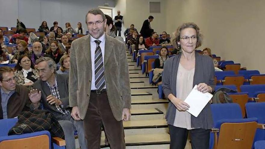 Andrés, junto a Fernández Rico, decano de los Ingenieros Industriales, en el campus de Gijón.