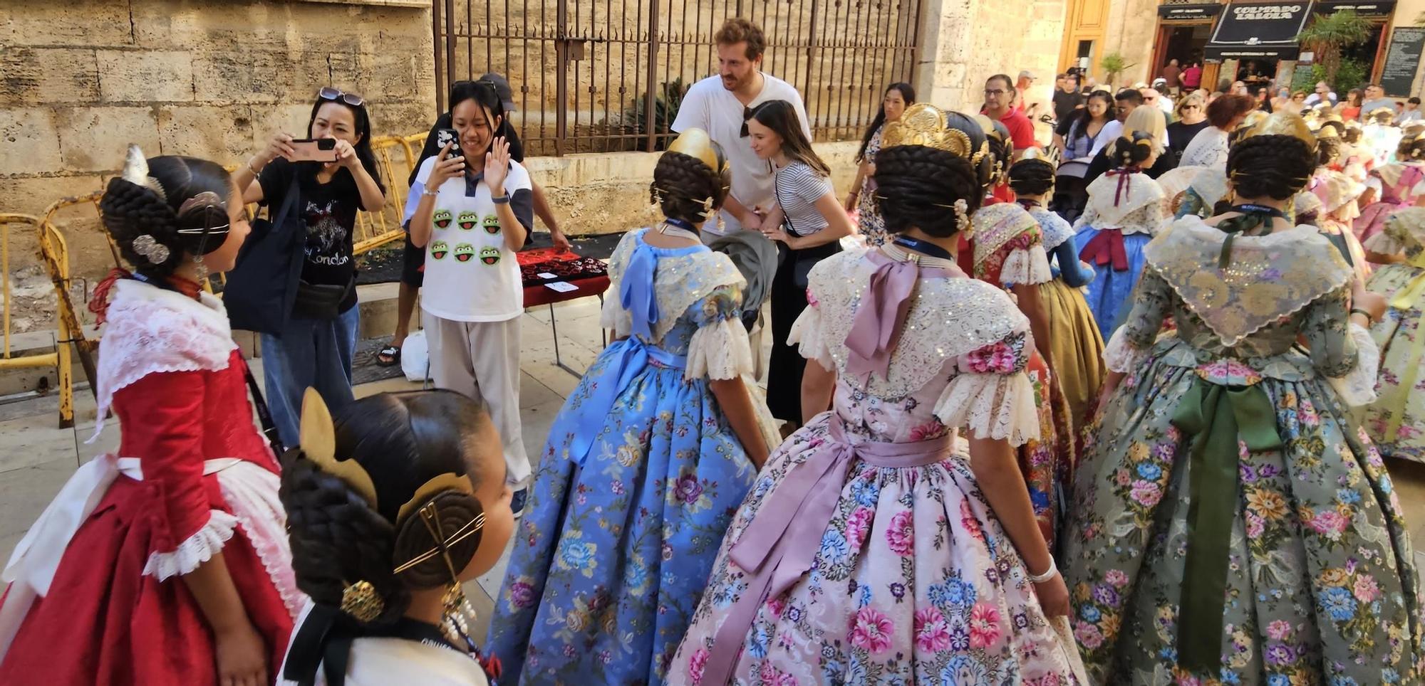 El centro de València recibe a las candidatas a Fallera Mayor Infantil 2025