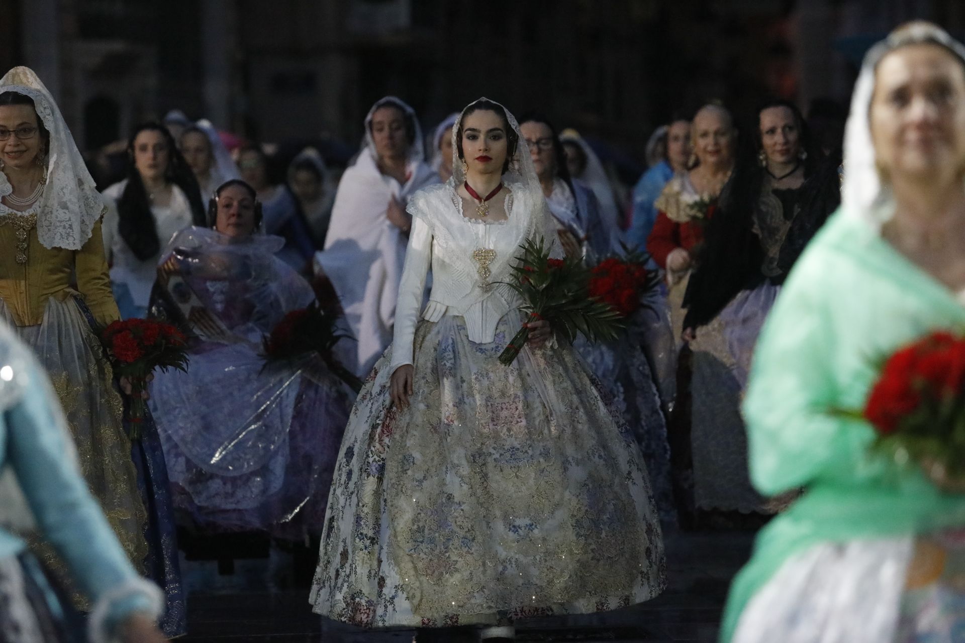 Búscate en el primer día de ofrenda por la calle de la Quart (entre las 19:00 a las 20:00 horas)