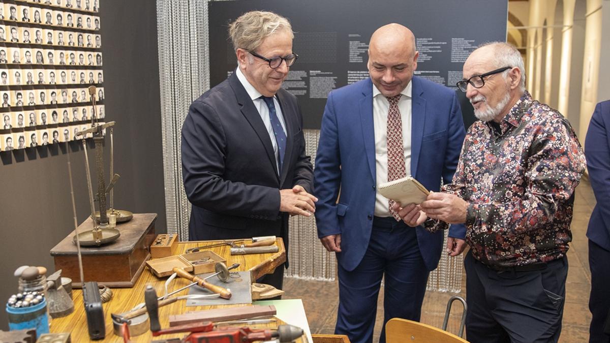 Salvador Fuentes y Gabriel Duque en la exposición 'Todo lo que Brilla'.