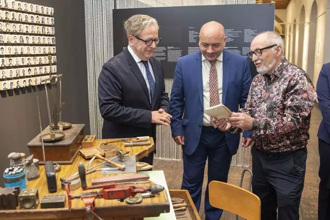‘Todo lo que brilla’, la exposición que te hace viajar en el tiempo