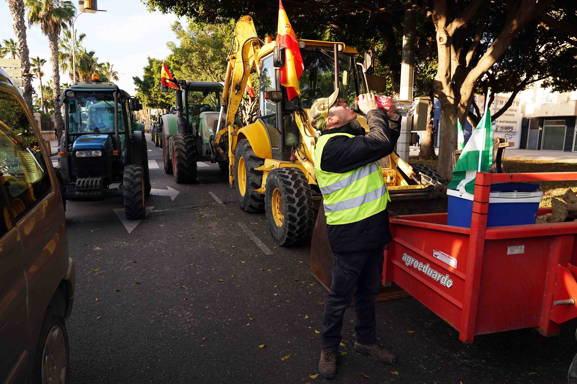 Los agricultores malagueños cortan las carreteras en protesta por la crisis del sector