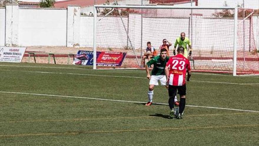 El Azuaga remonta un duelo caótico frente al Jerez