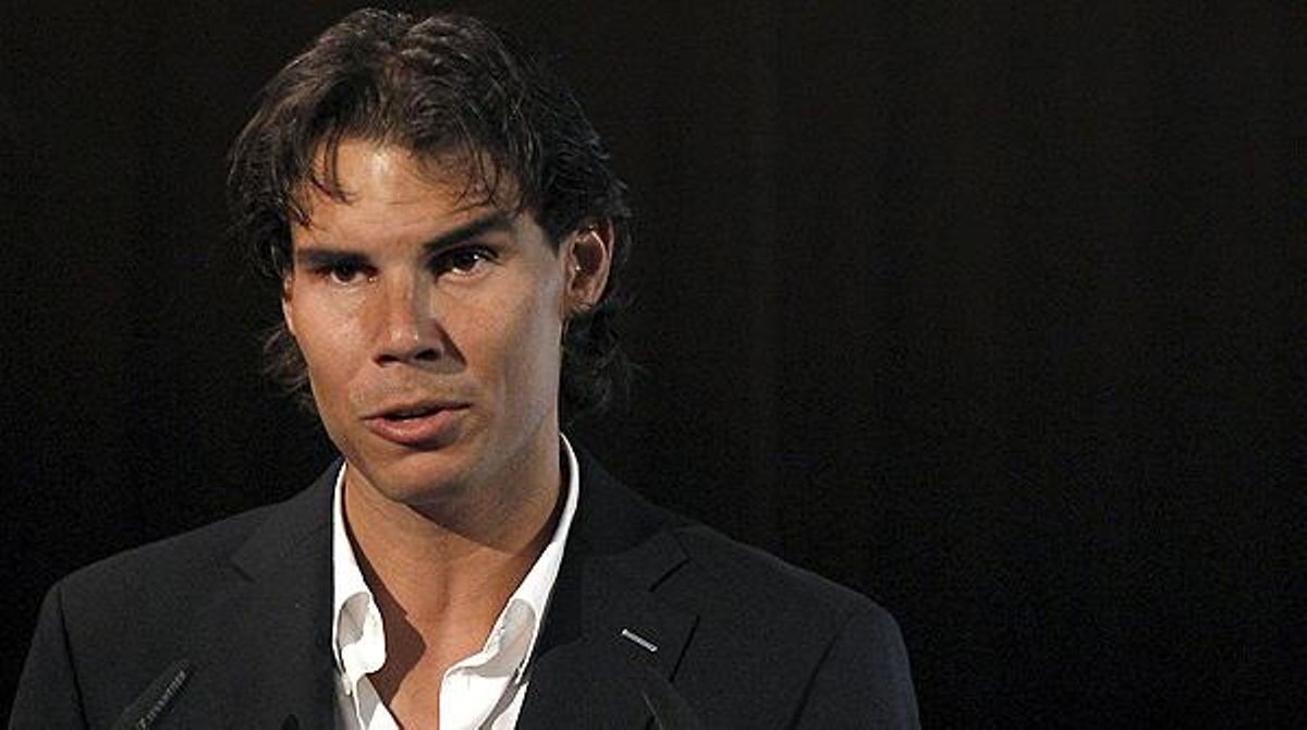 El tennista atén els mitjans abans de marxar cap a Xile.