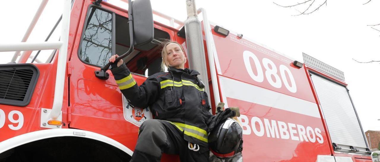 Ewelina apagó el fuego de la desigualdad en Gijón: se hizo bombera cuando no las había visto Ewelina apagó el fuego de la desigualdad en Gijón: se hizo bombera cuando no las había visto