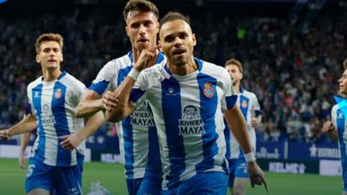 Braithwaite festeja el primer gol del partido tras marcar de penalti