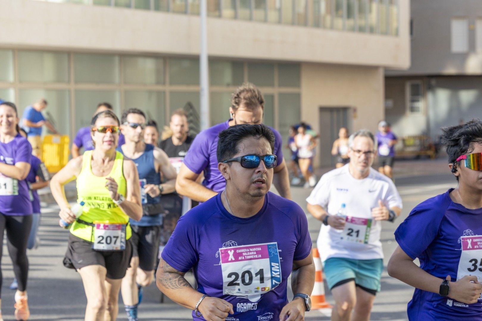 Así fue en imágenes una nueva edición de la carrera solidaria de AFA Torrevieja