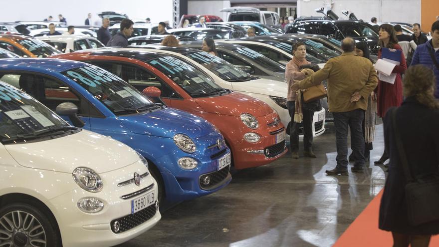 Las ventas de coches caen otro 73% y registran su segunda peor cifra histórica