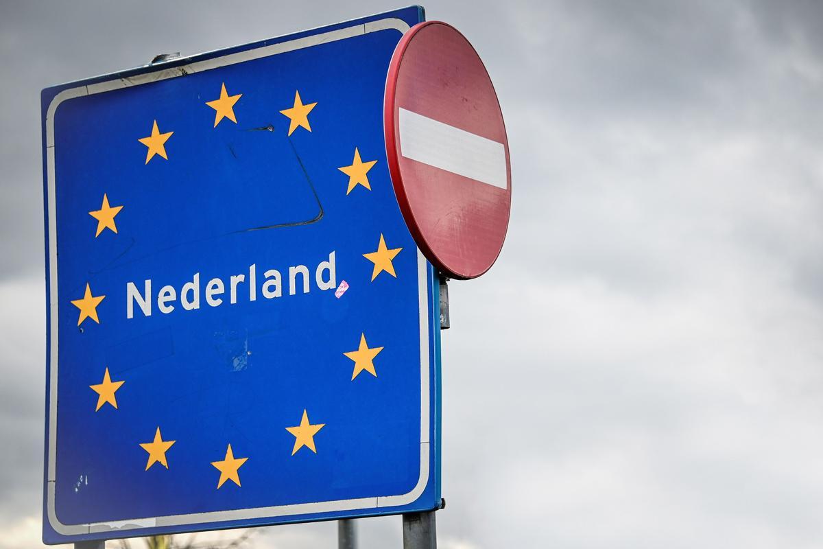 Holanda confisca entrepans de pernil i formatge a camioners britànics després del Brexit Holanda confisca entrepans de pernil i formatge a camioners britànics després del Brexit