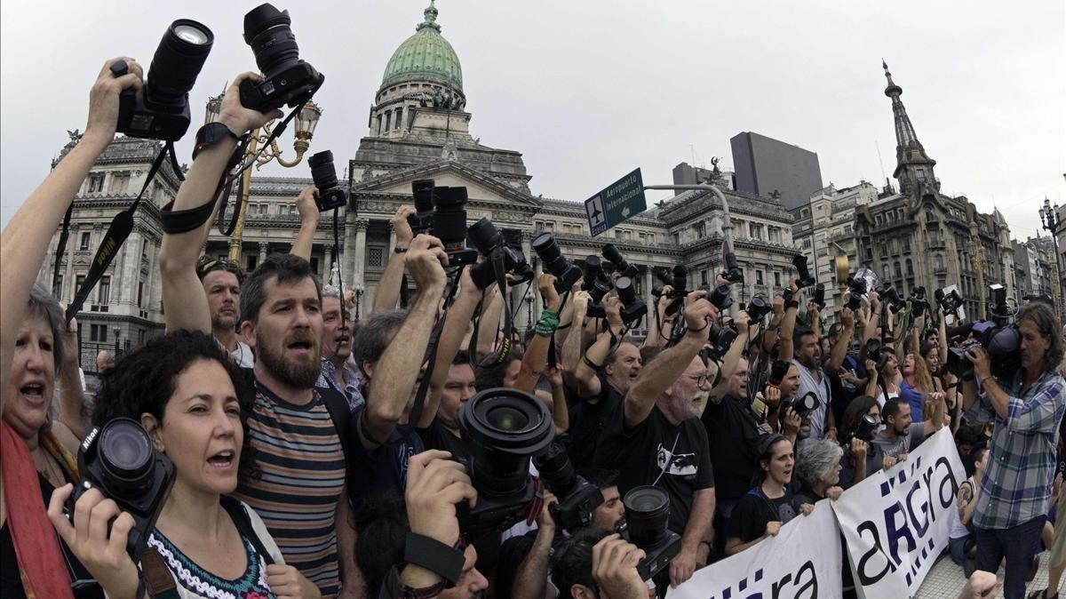 Queja de fotoperiodistas por el arresto de dos compañeros en Mexico