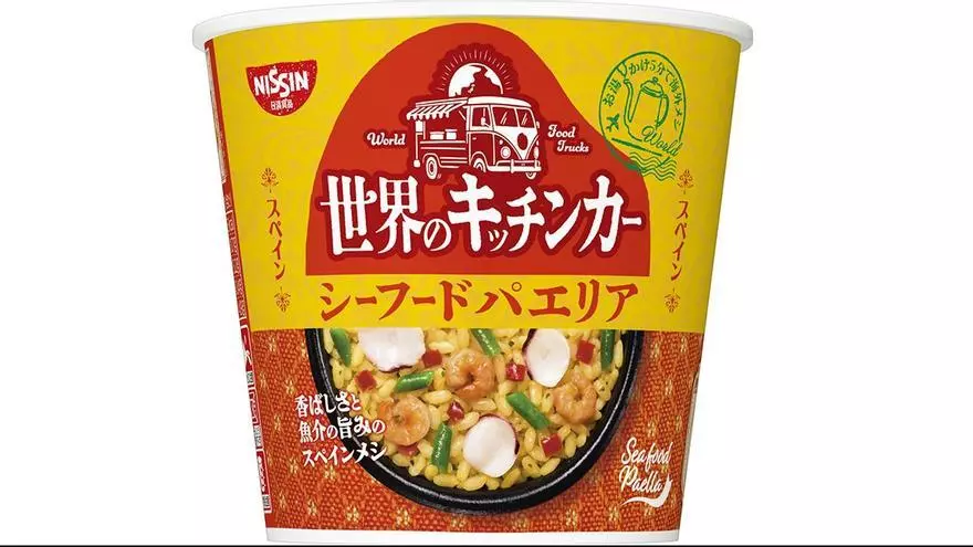 Una paella exprés del inventor del ramen instantáneo promete saborear España en 5 minutos