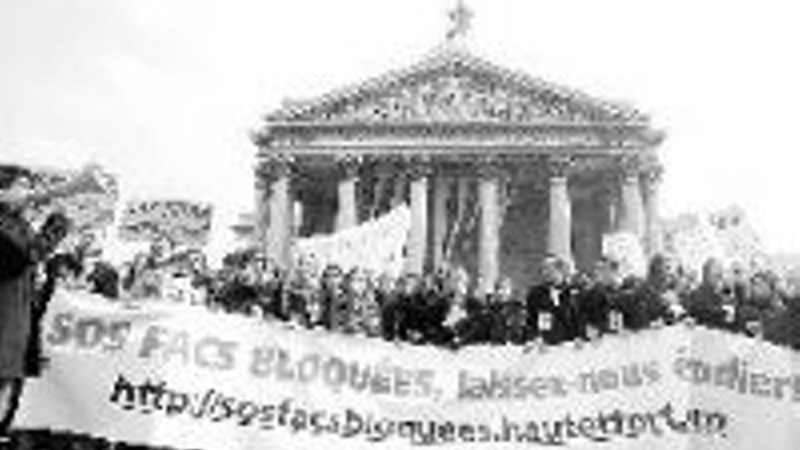 PROTESTA CONTRA EL BLOQUEO DE LAS UNIVERSIDADES