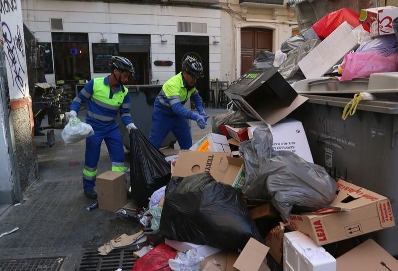 Limasa ya recoge la basura del centro de Málaga