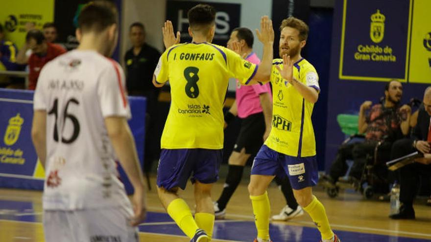 Juanillo y Gonfaus celebran un gol del Gran Canaria esta temporada.