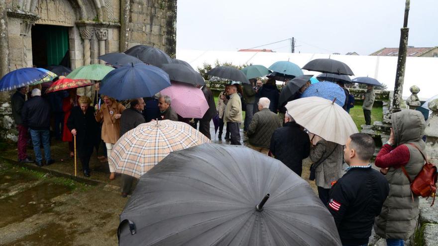 La lluvia impide las procesiones de San Martiño en la víspera del día grande