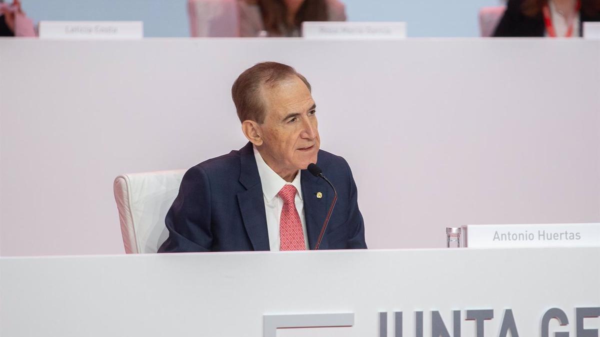 El presidente de Mapfre, Antonio Huertas, durante la celebración de la junta general de accionistas de Mapfre, en el Palacio Municipal de Congresos del Campo de las Naciones, a 14 de marzo de 2025, en Madrid (España).