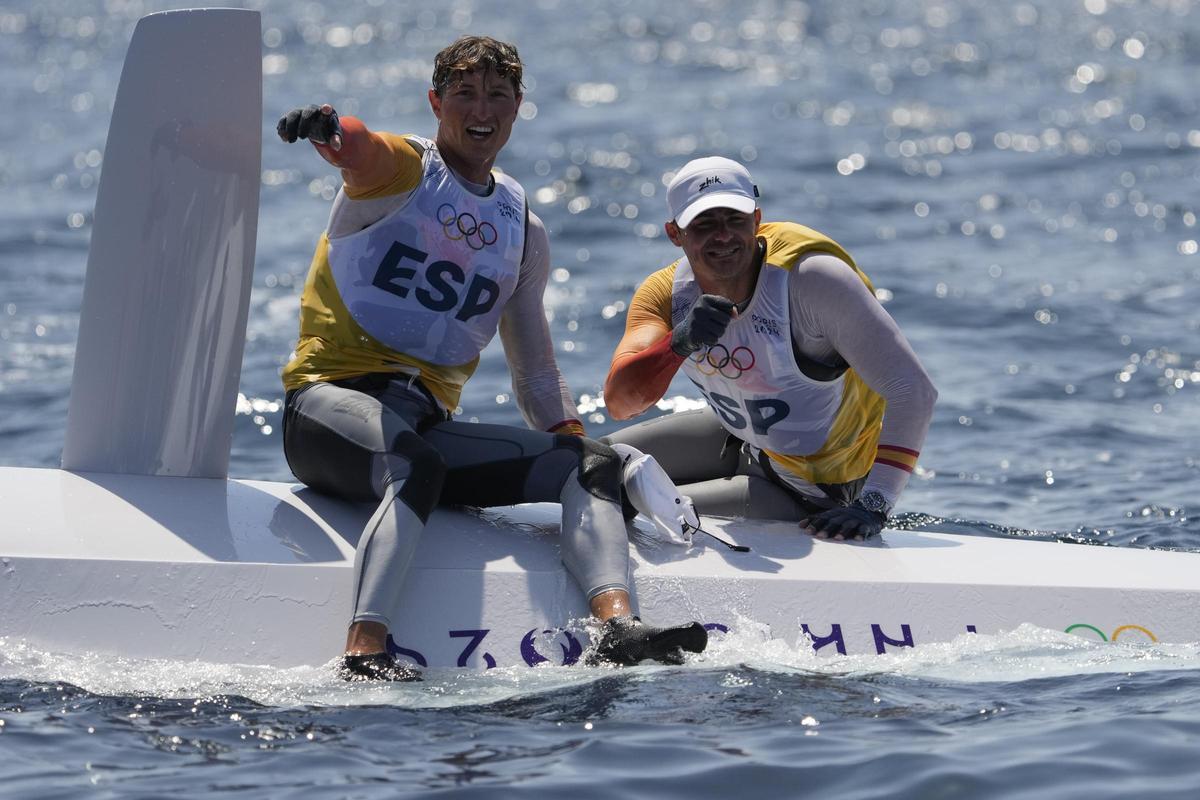 Diego Botín y Florian Trittel llegan a tierra tras hacerse con el oro