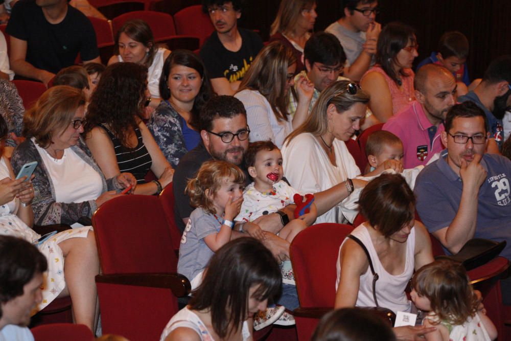 Els Amics de les Arts omplen de nens el Teatre Municipal