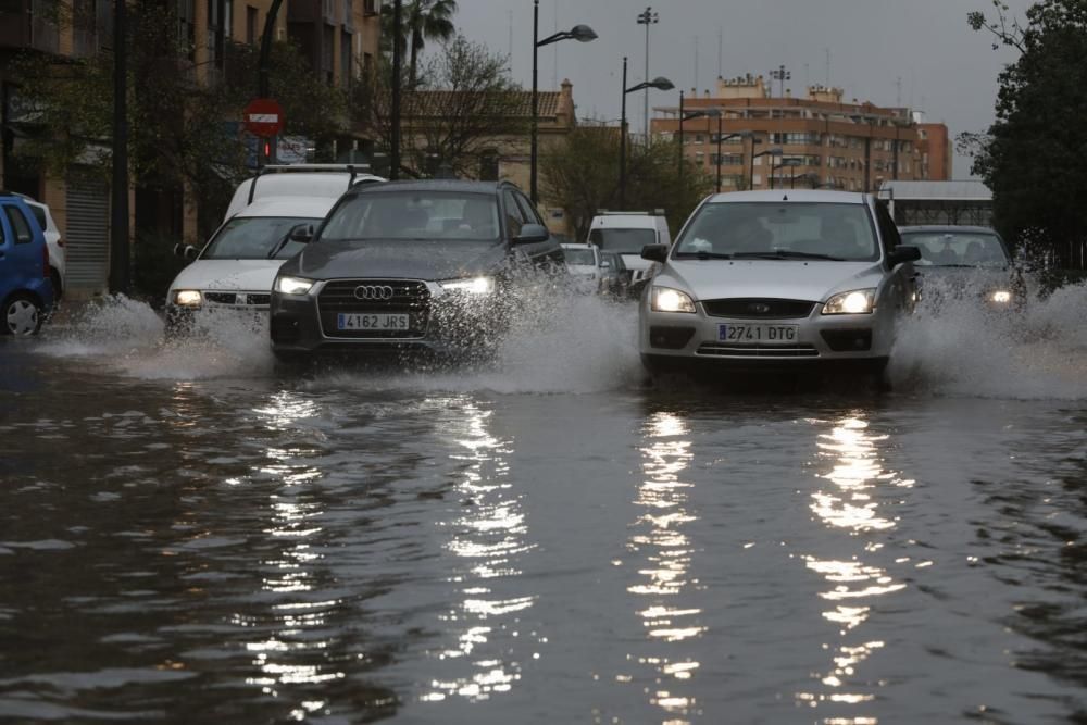 València, colapsada por la tromba de agua