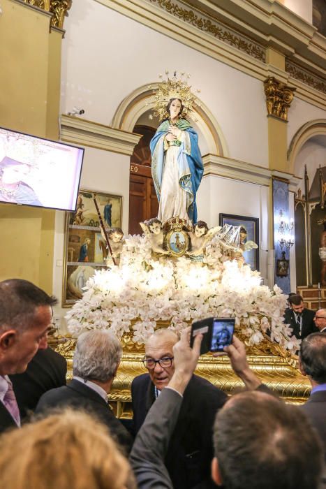 La Inmaculada Concepción protagoniza la tradicional procesión en Torrevieja.