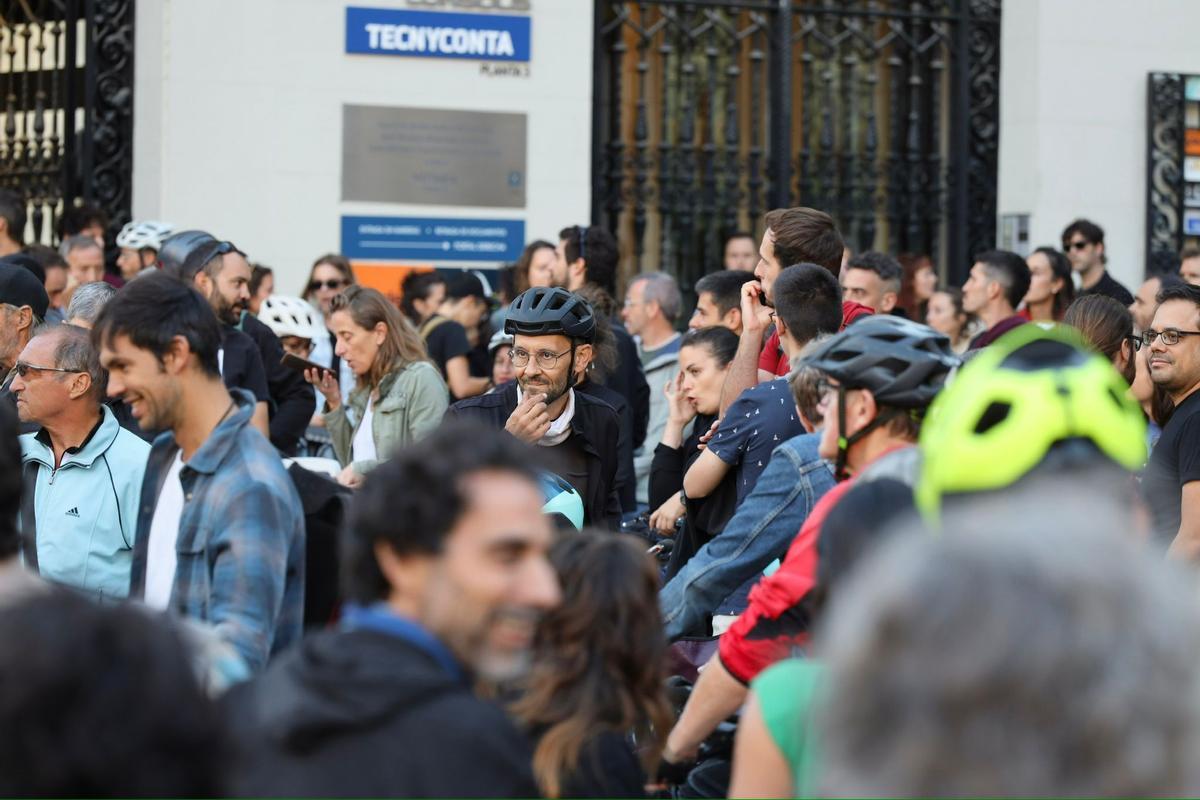 Decenas de ciclistas protestan en Zaragoza contra la obligatoriedad de contratar un seguro