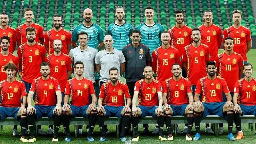 Nueva foto, con Hierro y Marchena flanqueando a Luis Rubiales