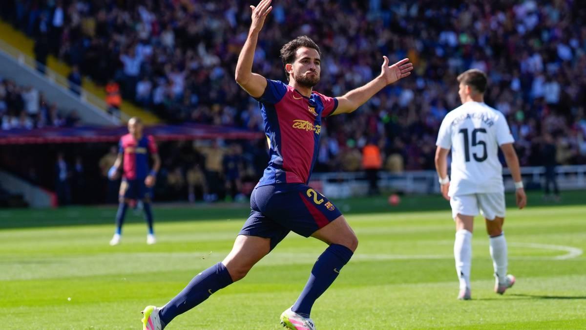 Eric Garcia hace 'morritos' en la celebración de su gol