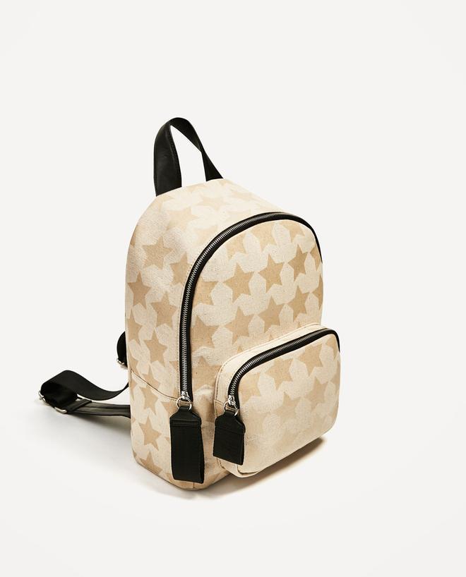 Las estrellas son las reinas del estampado: mochila de Zara