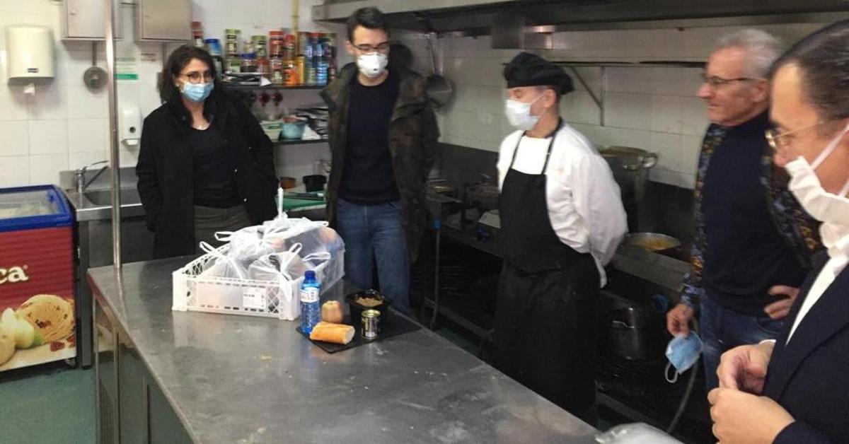 Solidaridad en forma de "plato caliente" en Novelda