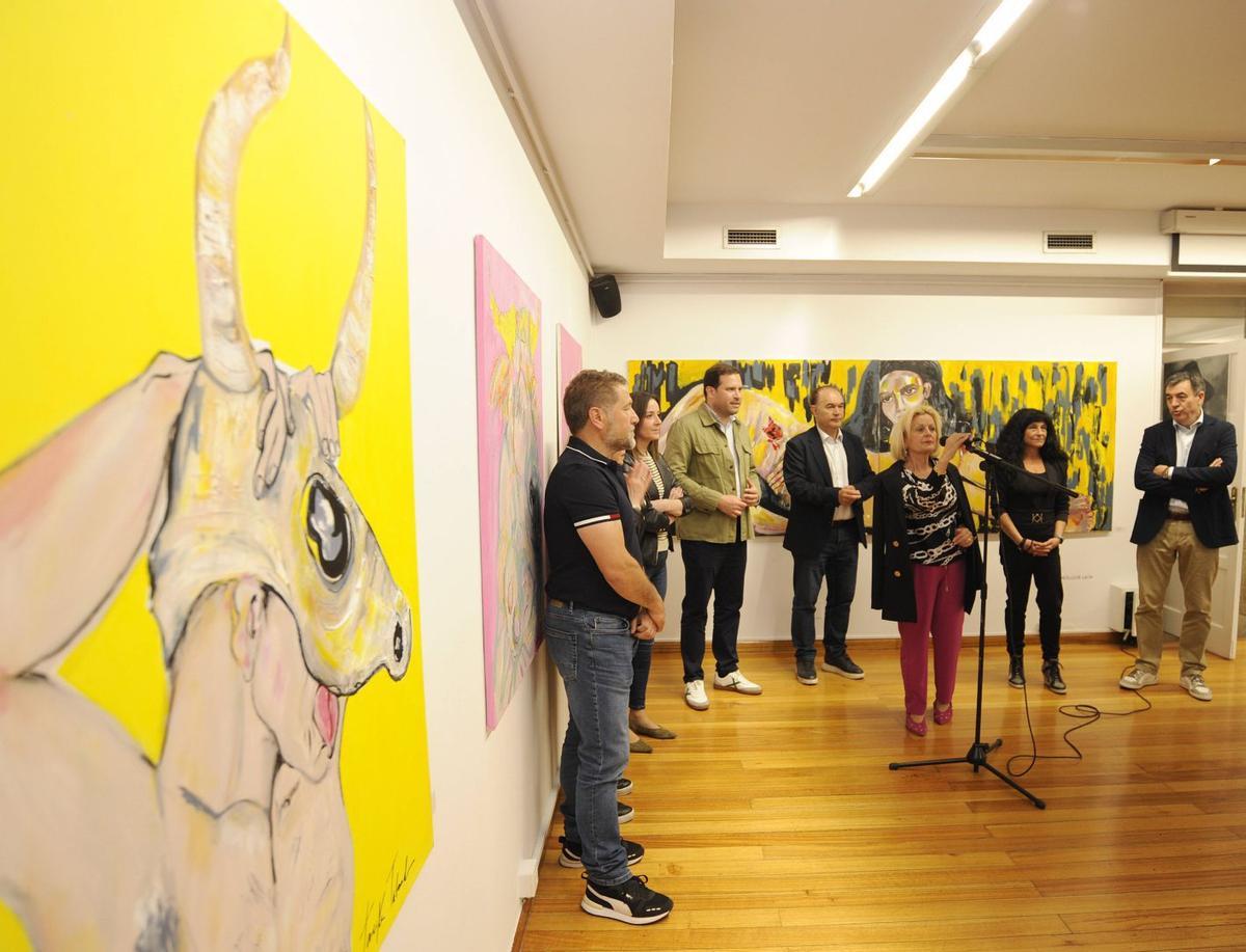 Acto de inauguración de la exposición ZEIT de Tareixa Taboada, ayer, en el Museo Municipal de Lalín. | BERNABÉ/JAVIER LALÍN
