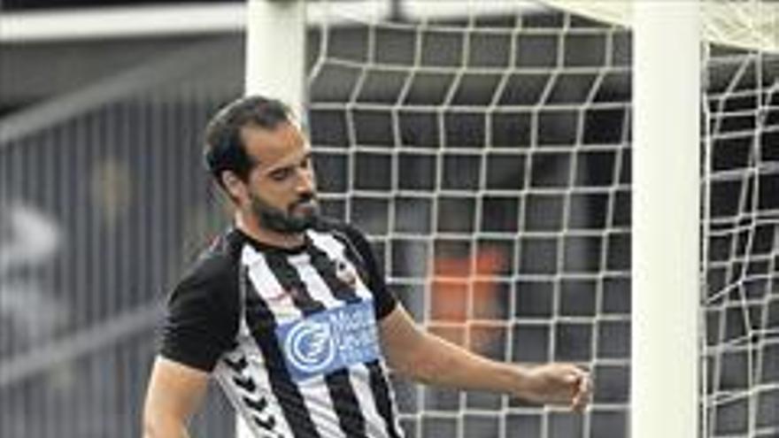 Antonio pretende reivindicarse como ‘hombre-gol’ en Orihuela