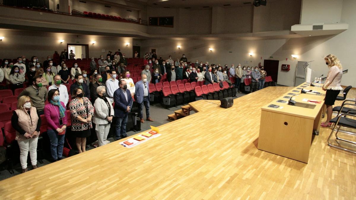 Minuto de silencio en la asamblea para los militantes fallecidos.