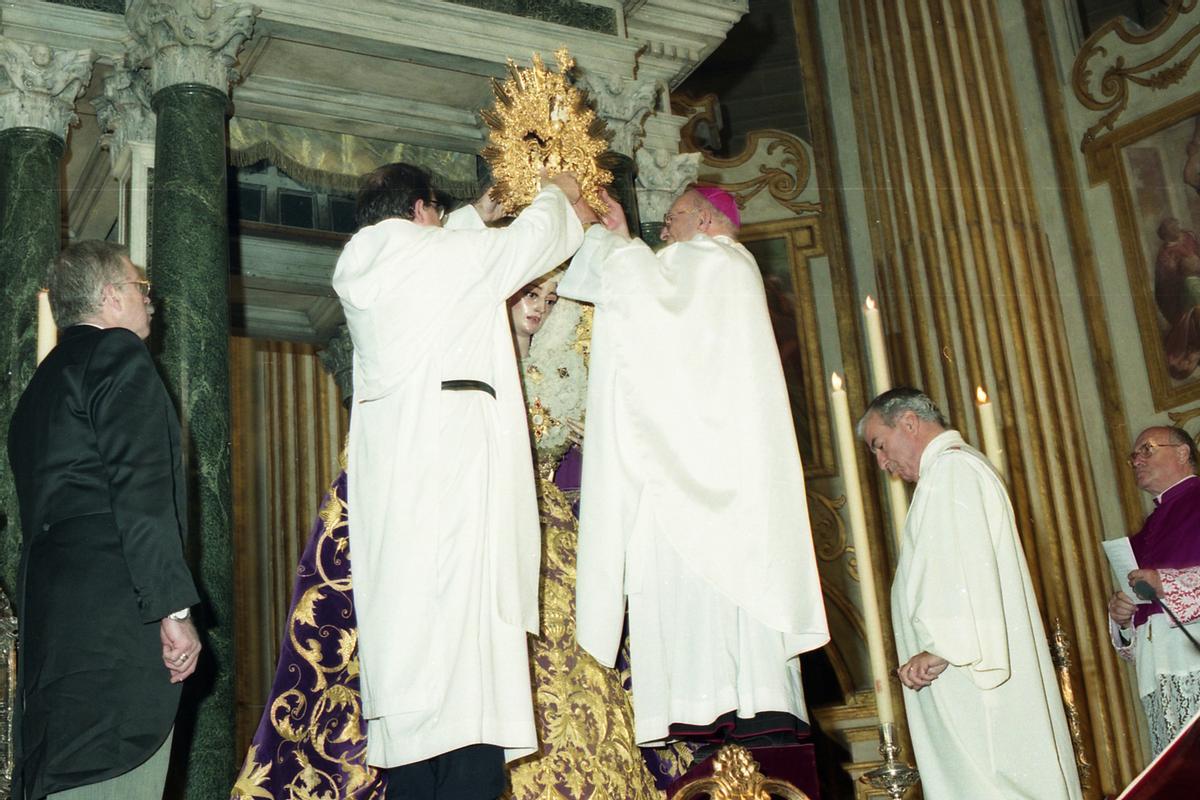 Coronación canónica de la Virgen de la Trinidad el 21 de octubre de 2000.