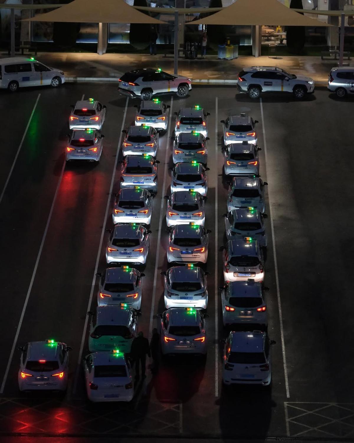 Parada de taxis en el aeropuerto