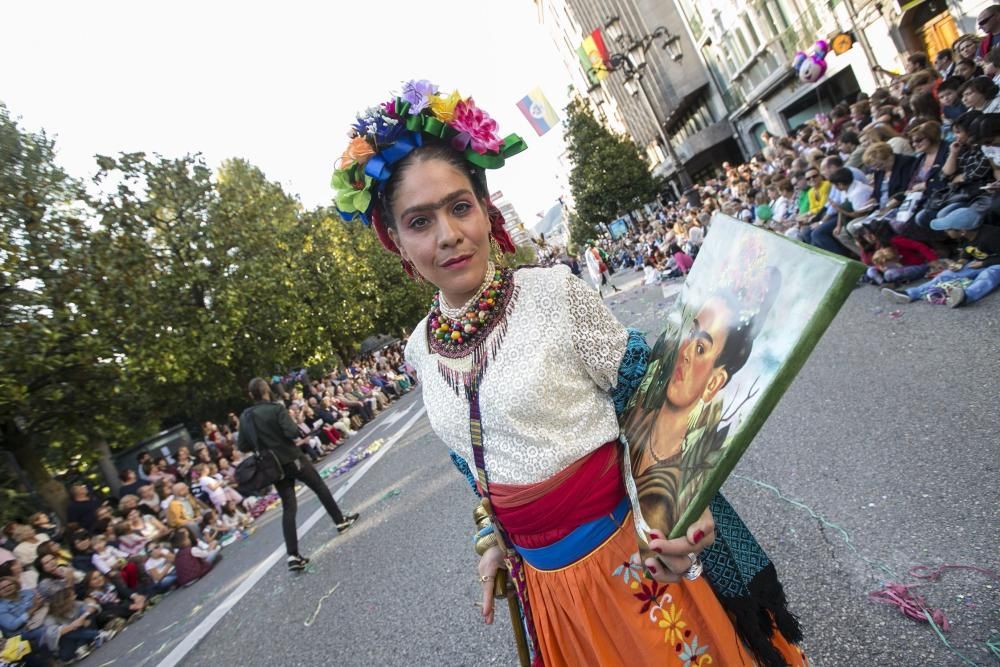 Oviedo celebra el desfile del Día de América en Asturias