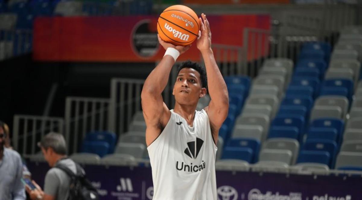 Tyson Pérez volvió a la convocatoria.