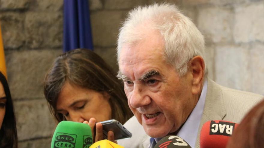 Ernest Maragall atenent els mitjans de comunicació