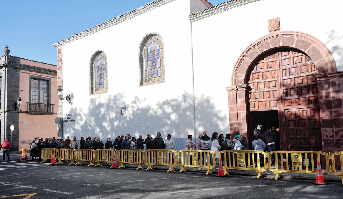Colas para ver a 'La Siervita'