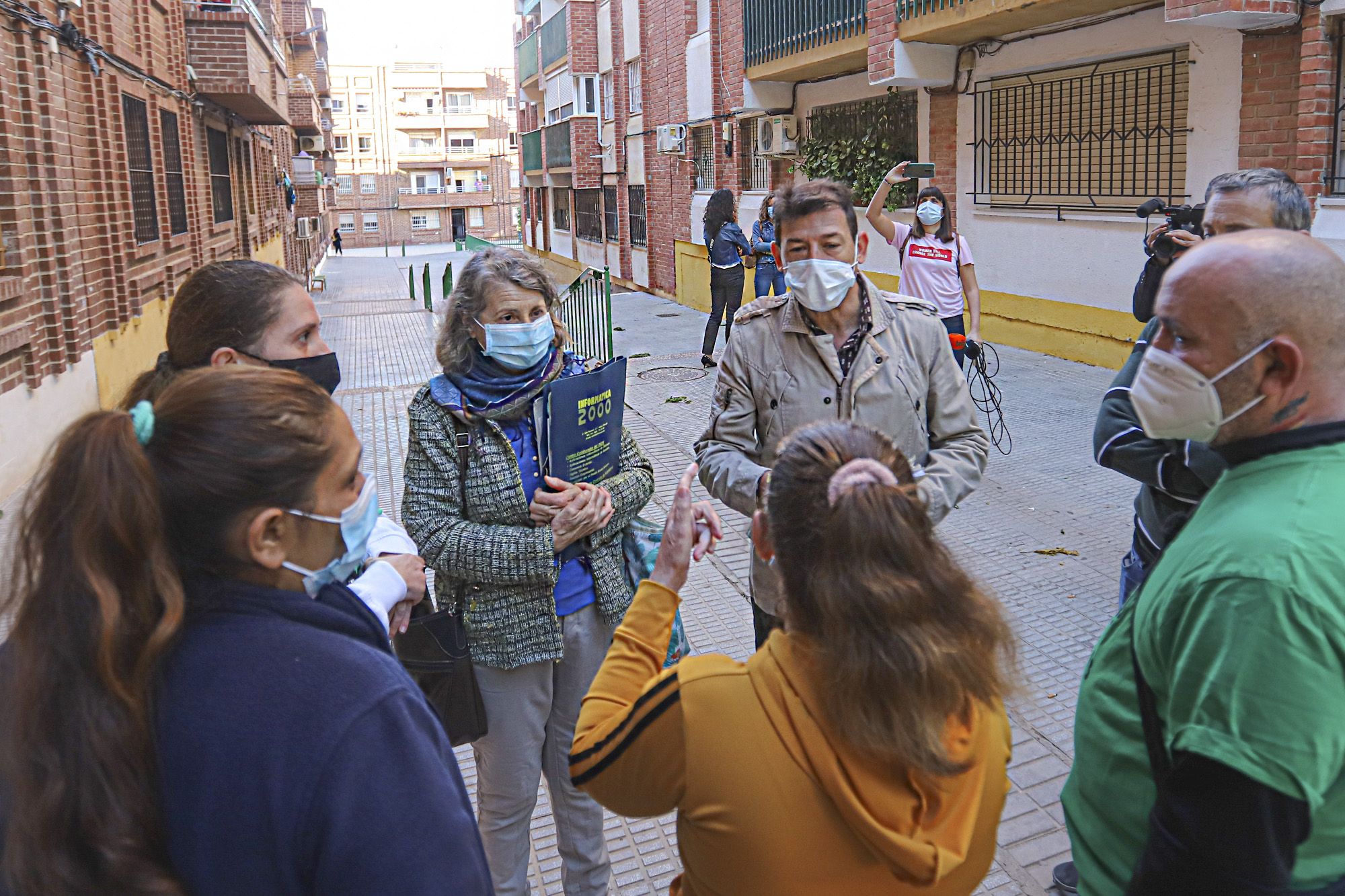 Paralizan el desahucio de tres familias residentes en el mismo edificio de Orihuela