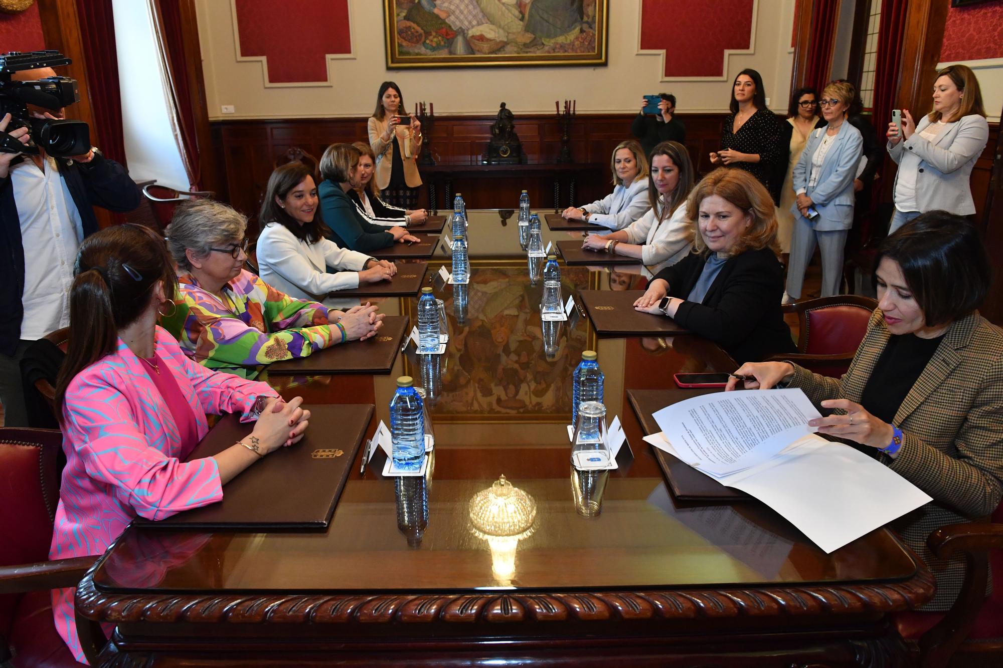 Políticas de España debaten en A Coruña sobre el papel de las mujeres en los gobiernos locales