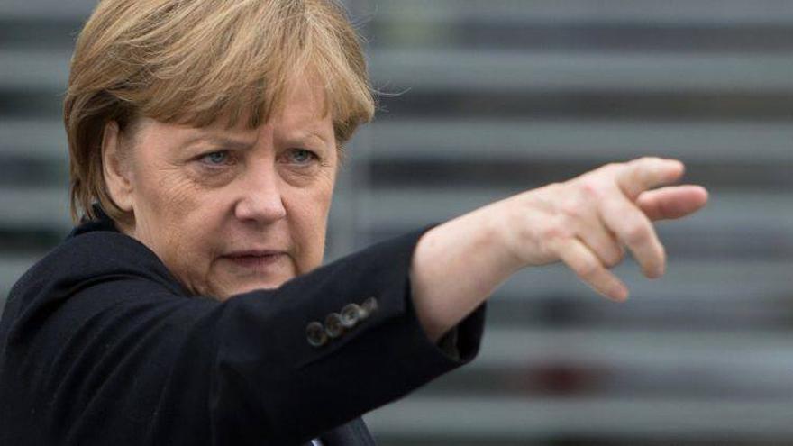 Merkel advierte a Chipre de que no ponga a prueba la paciencia de la troika