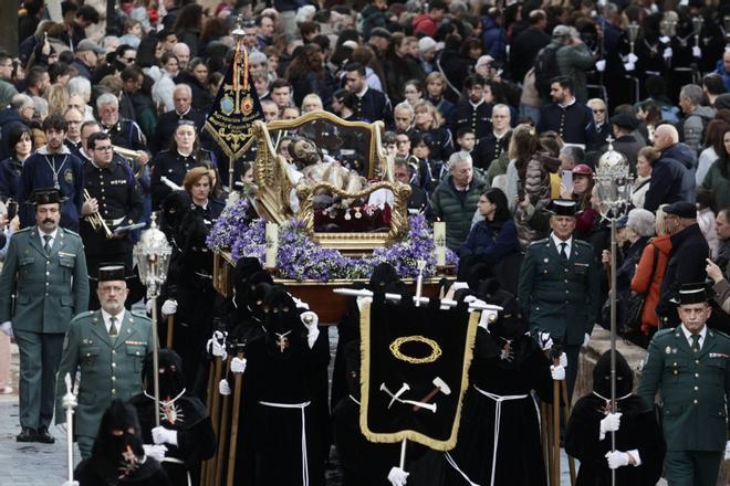 EN IMÁGENES; Procesión del Viernes Santo en Oviedo