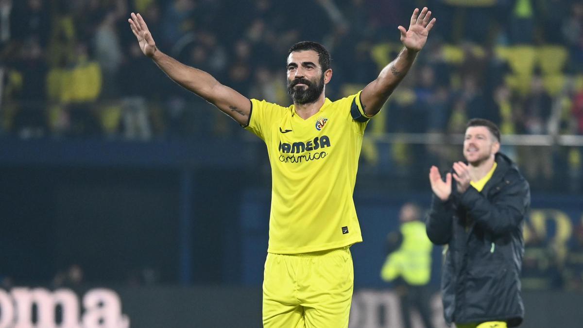 Raúl Albiol seguirá un año más en el Villarreal hasta 2024.