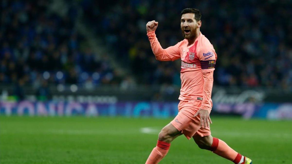 Leo Messi celebra uno de sus goles ante el Espanyol