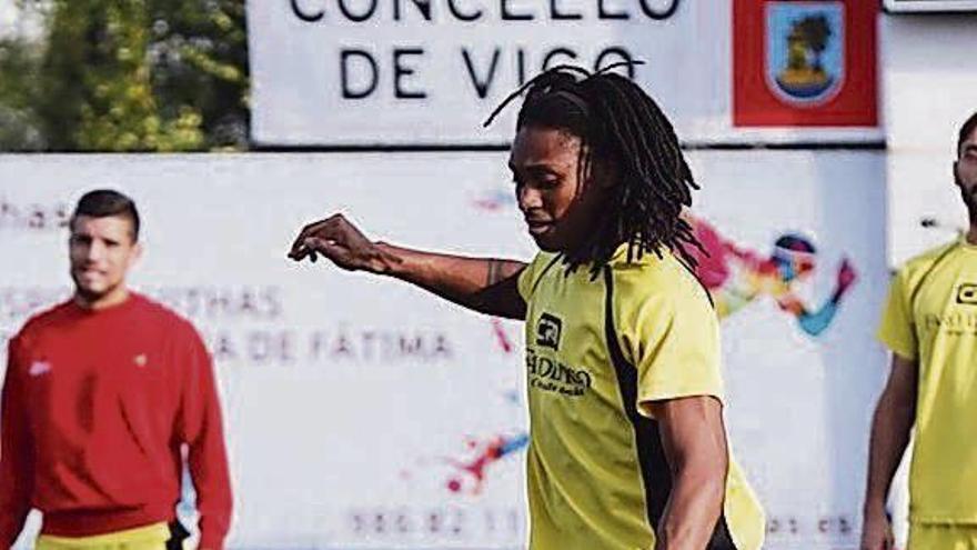 Anderson Cruz, durante el entrenamiento de ayer. // José Lores