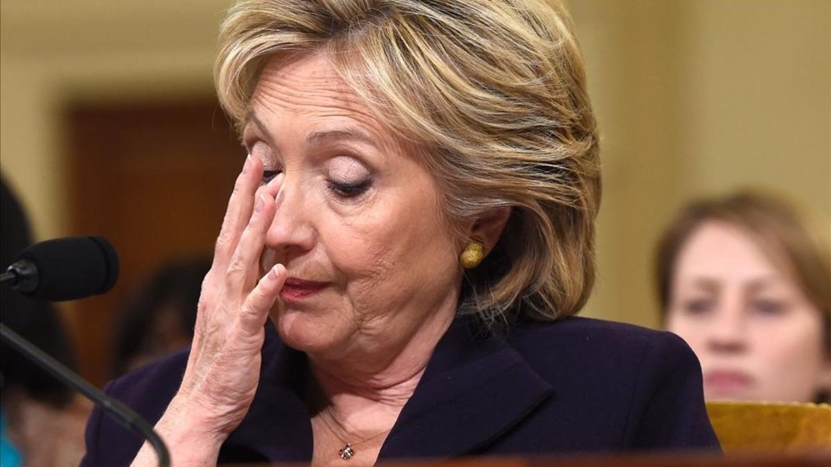 Hillary Clinton testifica ante un comité del Congreso sobre el ataque de Bengasi, en octubre del 2015.